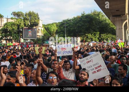 Dhaka, Dhaka, Bangladesh. 9 août 2024. Les hindous bangladais bloquent la zone de Shahbag pour protester contre la persécution de la communauté hindoue à Dhaka, au Bangladesh, le 9 août 2024. (Crédit image : © Abu Sufian Jewel/ZUMA Press Wire) USAGE ÉDITORIAL SEULEMENT! Non destiné à UN USAGE commercial ! Banque D'Images