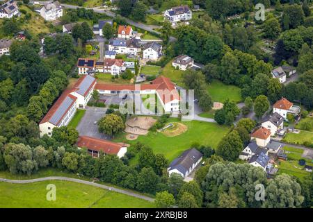 Luftbild, Westerbergschule Grundschule, Belecke, Warstein, Sauerland, Nordrhein-Westfalen, Deutschland ACHTUNGxMINDESTHONORARx60xEURO *** vue aérienne, école primaire de Westerberg, Belecke, Warstein, Sauerland, Rhénanie du Nord-Westphalie, Allemagne ATTENTIONxMINDESTHONORARx60xEURO Banque D'Images