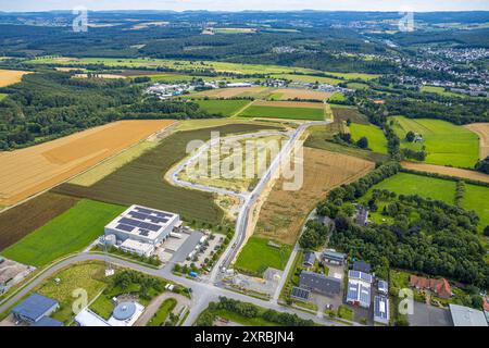 Luftbild, Industriepark Gewerbegebiet-Nord, Ausbaufläche Marie-Curie-Straße und Wiesen und Felder, Blick zum Gewerbegebiet Wiebusch und ins Sauerland, Belecke, Warstein, Sauerland, Rhénanie-du-Nord-Westphalie, Deutschland ACHTUNGxMINDESTHONORARx60xEURO *** vue aérienne, parc industriel Gewerbegebiet Nord, zone d'expansion Marie Curie Straße et prairies et champs, vue sur le parc industriel Wiebusch et dans le Sauerland, Belecke, Warstein, Sauerland, Rhénanie du Nord-Westphalie, Allemagne ATTENTIONxMINDESTHONORARx60xEURO Banque D'Images