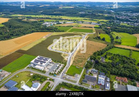 Luftbild, Industriepark Gewerbegebiet-Nord, Ausbaufläche Marie-Curie-Straße und Wiesen und Felder, Blick zum Gewerbegebiet Wiebusch und ins Sauerland, Belecke, Warstein, Sauerland, Rhénanie-du-Nord-Westphalie, Deutschland ACHTUNGxMINDESTHONORARx60xEURO *** vue aérienne, parc industriel Gewerbegebiet Nord, zone d'expansion Marie Curie Straße et prairies et champs, vue sur le parc industriel Wiebusch et dans le Sauerland, Belecke, Warstein, Sauerland, Rhénanie du Nord-Westphalie, Allemagne ATTENTIONxMINDESTHONORARx60xEURO Banque D'Images