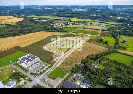 Luftbild, Industriepark Gewerbegebiet-Nord, Ausbaufläche Marie-Curie-Straße und Wiesen und Felder, Blick zum Gewerbegebiet Wiebusch und ins Sauerland, Belecke, Warstein, Sauerland, Rhénanie-du-Nord-Westphalie, Deutschland ACHTUNGxMINDESTHONORARx60xEURO *** vue aérienne, parc industriel Gewerbegebiet Nord, zone d'expansion Marie Curie Straße et prairies et champs, vue sur le parc industriel Wiebusch et dans le Sauerland, Belecke, Warstein, Sauerland, Rhénanie du Nord-Westphalie, Allemagne ATTENTIONxMINDESTHONORARx60xEURO Banque D'Images