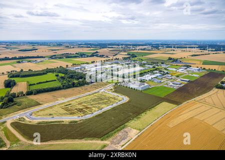 Luftbild, Industriepark Gewerbegebiet-Nord, Ausbaufläche Marie-Curie-Straße und Wiesen und Felder mit Windräder Windpark, Belecke, Warstein, Sauerland, Rhénanie-du-Nord-Westphalie, Deutschland ACHTUNGxMINDESTHONORARx60xEURO *** vue aérienne, parc industriel zone industrielle nord, zone d'expansion Marie Curie Straße et prairies et champs avec éoliennes parc éolien, Belecke, Warstein, Sauerland, Rhénanie du Nord-Westphalie, Allemagne ATTENTIONxMINDESTHONORARx60xEURO Banque D'Images