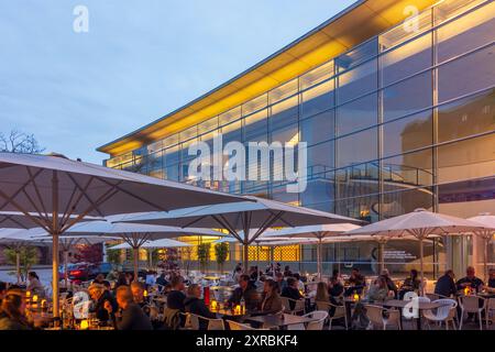 Nürnberg (Nuremberg), musée Neues Museum, restaurant en plein air en moyenne Franconie, Bavière, Allemagne Banque D'Images