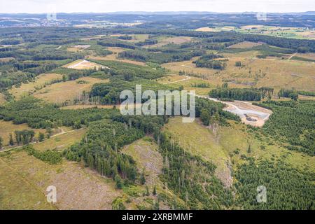 Luftbild, Arnsberger Wald mit Baustellen für Windräder, Fernsicht ins Sauerland, Sichtigvor, Warstein, Sauerland, Nordrhein-Westfalen, Deutschland ACHTUNGxMINDESTHONORARx60xEURO *** vue aérienne, forêt d'Arnsberg avec chantiers de construction d'éoliennes, vue lointaine dans le Sauerland, Sichtigvor, Warstein, Sauerland, Rhénanie du Nord-Westphalie, Allemagne ATTENTIONxMINDESTHONORARx60xEURO Banque D'Images