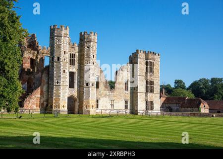 Cowdray Heritage ruine l'une des plus importantes maisons des premiers Tudor d'Angleterre et est connu pour avoir été visité par le roi Henry VIII et la reine Elizabeth1 Banque D'Images