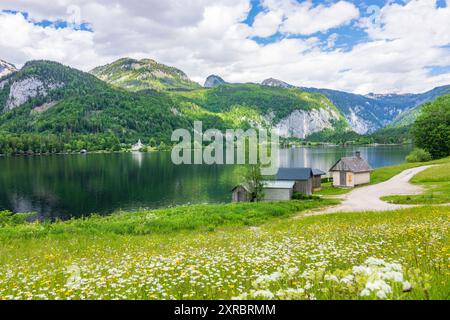 Grundlsee, lac Grundlsee, prairie fleurie, Villa Roth (Château de Grundlsee), Totes de montagne Gebirge in Ausseerland, Salzkammergut, Styrie, Autriche Banque D'Images