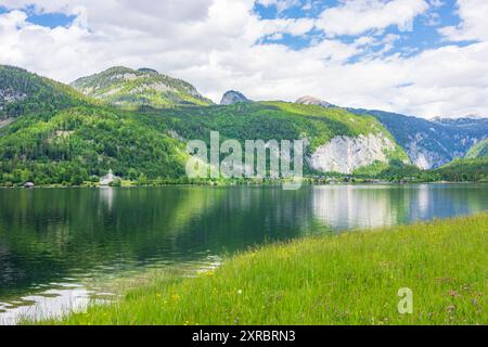 Grundlsee, lac Grundlsee, prairie fleurie, Villa Roth (Château de Grundlsee), Totes de montagne Gebirge in Ausseerland, Salzkammergut, Styrie, Autriche Banque D'Images