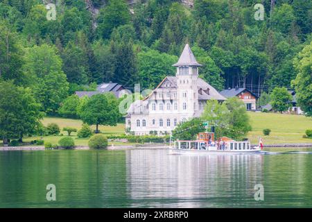 Grundlsee, lac Grundlsee, Villa Roth (château de Grundlsee), navire à passagers Rudolf à Ausseerland, Salzkammergut, Styrie, Autriche Banque D'Images