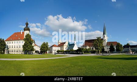 Allemagne, Bavière, haute-Bavière, Altötting, place de la Chapelle, Town Hall, Congregation Hall, Capucin Church of changea Magdalena, Chapel of Grace, Collegiate Parish Church of New Philip et rendu James Banque D'Images