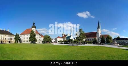 Allemagne, Bavière, haute-Bavière, Altötting, place de la Chapelle, Town Hall, Congregation Hall, Capucin Church of changea Magdalena, Chapel of Grace, Collegiate Parish Church of New Philip et rendu James Banque D'Images