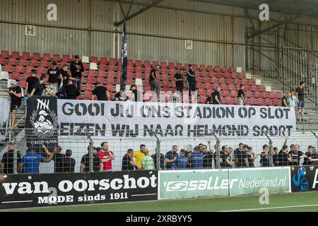 HELMOND, 09-08-2024, Stadion de Braak, Stadium of Helmond Sport, Néerlandais KeukenKampioen Divisie saison de football 2023/2024. Helmond Sport - Jong Utrecht. Utrecht supporters avant le match Helmond Sport - Jong Utrecht . Banque D'Images