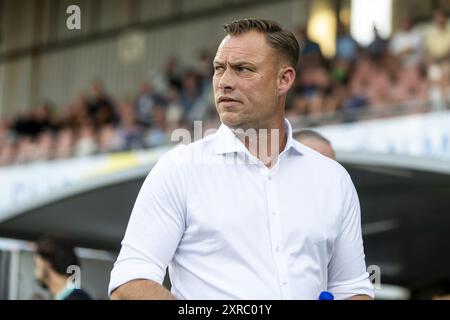 HELMOND, 09-08-2024, Stadion de Braak, Stadium of Helmond Sport, Néerlandais KeukenKampioen Divisie saison de football 2023/2024. Helmond Sport - Jong Utrecht. Entraîneur Helmond Sport Kevin Hofland avant le match Helmond Sport - Jong Utrecht . Banque D'Images