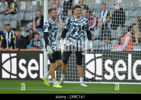 Nick Pope de Newcastle United et Mark Gillespie de Newcastle United lors du match de la Sela Cup entre Newcastle United et le FC Girona au James's Park, Newcastle le vendredi 9 août 2024. (Photo : Scott Llewellyn | mi News) crédit : MI News & Sport /Alamy Live News Banque D'Images