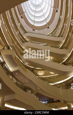 L'architecture moderne en spirale du hall principal du Westfield San Francisco Centre, au centre-ville. Banque D'Images