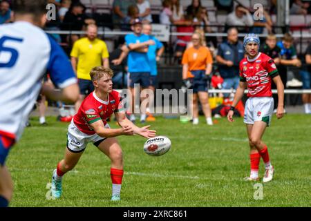 Neath, pays de Galles. 3 août 2024. Finlay Walker du pays de Galles en action lors du match du championnat des moins de 16 ans de rugby à XV opposant le pays de Galles aux England Community Lions au Lextan Gnoll à Neath, au pays de Galles, au Royaume-Uni, le 3 août 2024. Crédit : Duncan Thomas/Majestic Media. Banque D'Images