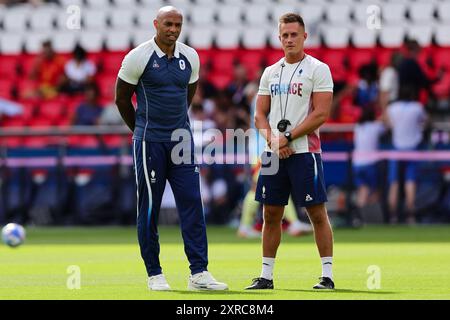 Paris, France, 9 août 2024. Thierry Henry, responsable de la France, lors de la finale de football masculin, Jeux Olympiques de Paris 2024 entre la France et l’Espagne au Parc des Princes le 09 août 2024 à Paris, France. Crédit : Pete Dovgan/Speed Media/Alamy Live News Banque D'Images