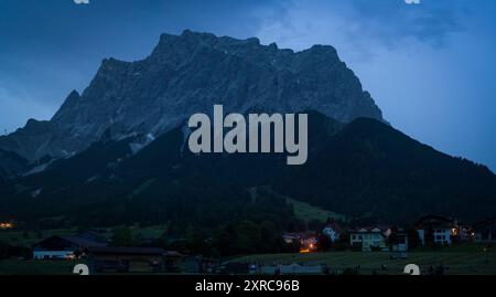 Tyrolean Zugspitz Arena, feu de joie du milieu de l'été, Tyrol, Autriche Banque D'Images