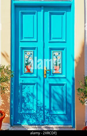 Porte de maison traditionnelle, île de Halki, îles du Dodécanèse, Grèce Banque D'Images