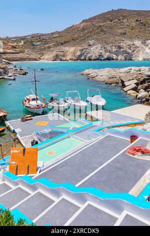 Le petit village de pêcheurs de Mandrakia, Mandrakia, île de Milos, îles Cyclades, Grèce Banque D'Images