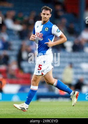 Dominic Hyam des Blackburn Rovers en action lors du Sky Bet Championship match à Ewood Park, Blackburn. Date de la photo : vendredi 9 août 2024. Banque D'Images