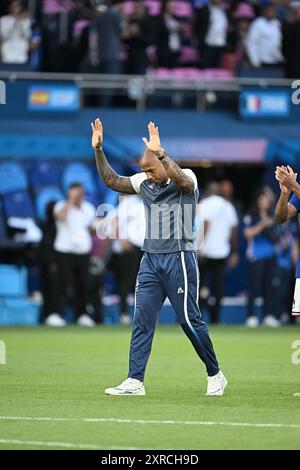 Paris, France. 09 août 2024. L'entraîneur de la France Thierry Henry lors du match pour la médaille d'or masculine entre la France et l'Espagne lors des Jeux Olympiques d'été de Paris 2024 au Parc des Princes le 9 août 2024 à Paris. Photo de David Niviere/ABACAPRESS. COM Credit : Abaca Press/Alamy Live News Banque D'Images