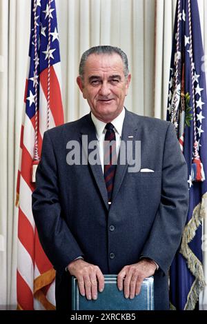 Lyndon Johnson, président des États-Unis, portrait en demi-longueur, Bureau ovale, Maison Blanche, Washington, DC, USA, Yoichi Okamoto, 9 janvier 1969 Banque D'Images