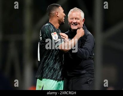 Chris Wilder, manager de Sheffield United (à droite), célèbre avec Vinicius Souza de Sheffield United (à gauche) après le Sky Bet Championship match à Deepdale, Preston. Date de la photo : vendredi 9 août 2024. Banque D'Images