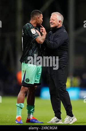 Chris Wilder, manager de Sheffield United (à droite), célèbre avec Vinicius Souza de Sheffield United (à gauche) après le Sky Bet Championship match à Deepdale, Preston. Date de la photo : vendredi 9 août 2024. Banque D'Images