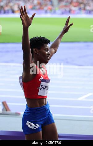 PARIS, FRANCE. 9 août 2024. Marileidy Paulino de l'équipe République Dominicaine célèbre avoir remporté la médaille d'or de la finale du 400m féminin le quatorzième jour des Jeux Olympiques de Paris 2024 au stade de France, Paris, France. Crédit : Craig Mercer/Alamy Live News Banque D'Images