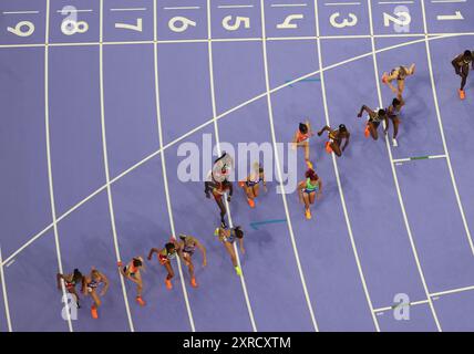 Paris, France. 9 août 2024. Les athlètes concourent lors de la finale féminine du 10000m d'athlétisme aux Jeux Olympiques de Paris 2024 à Paris, France, le 9 août 2024. Crédit : Li Gang/Xinhua/Alamy Live News Banque D'Images