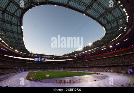 Paris, France. 9 août 2024. Les athlètes concourent lors de la finale féminine du 10000m d'athlétisme aux Jeux Olympiques de Paris 2024 à Paris, France, le 9 août 2024. Crédit : Li Ying/Xinhua/Alamy Live News Banque D'Images