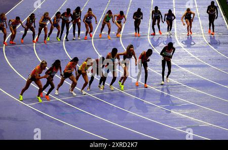 Paris, France. 9 août 2024. Les athlètes concourent lors de la finale féminine du 10000m d'athlétisme aux Jeux Olympiques de Paris 2024 à Paris, France, le 9 août 2024. Crédit : Li Ying/Xinhua/Alamy Live News Banque D'Images