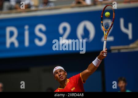 PARIS, FRANCE-29 juillet 2024 : Novak Djokovic, de l'équipe Serbie, concourt avec Rafael Nadal lors du match de deuxième tour de tennis en simple masculin aux Jeux Olympiques Banque D'Images