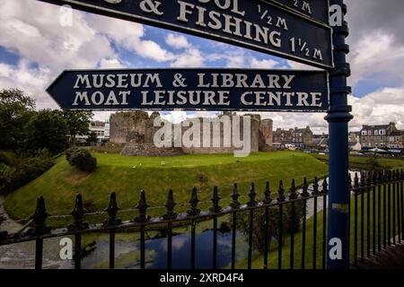 Rothesay, Bute, Écosse, Royaume-Uni. 6 juillet 2024. Le château de Rothesay sur l'île de Bute est unique parmi les châteaux écossais à la fois pour sa date précoce et son plan circulaire inhabituel. Il est également célèbre pour ses liens étroits avec les Stewarts, à la fois alors qu'ils étaient hauts commissaires héréditaires et, à partir de 1371, une dynastie royale. À ce jour, l'héritier du trône a toujours le titre de duc de Rothesay. (Crédit image : © Ruaridh Stewart/ZUMA Press Press Press Wire) USAGE ÉDITORIAL SEULEMENT! Non destiné à UN USAGE commercial ! Banque D'Images