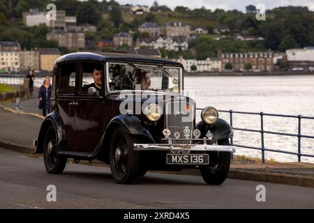 Rothesay, Bute, Écosse, Royaume-Uni. 6 juillet 2024. Austin Seven voiture britannique historique sur le front de mer lors du rallye annuel de tracteurs vintage à Rothesay. L'île de Bute est une île du Firth of Clyde dans l'Argyll, en Écosse. Bute est une destination de vacances populaire depuis plus d'un siècle. Rothesay, chef-lieu de Bute, est une station balnéaire avec un château, des cafés et des boutiques à l'ancienne. Suivez la route côtière vers le sud et vous trouverez Mount Stuart, un palais spectaculaire au milieu d'hectares de bois. (Crédit image : © Ruaridh Stewart/ZUMA Press Press Press Wire) USAGE ÉDITORIAL SEULEMENT! Pas pour Commerc Banque D'Images