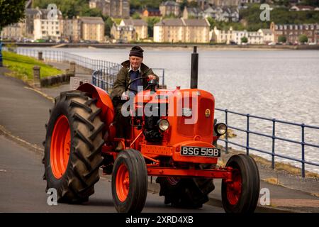 Rothesay, Bute, Écosse, Royaume-Uni. 6 juillet 2024. Tracteur Nuffield sur le front de mer lors du rallye annuel de tracteurs vintage à Rothesay. L'île de Bute est une île du Firth of Clyde dans l'Argyll, en Écosse. Bute est une destination de vacances populaire depuis plus d'un siècle. Rothesay, chef-lieu de Bute, est une station balnéaire avec un château, des cafés et des boutiques à l'ancienne. Suivez la route côtière vers le sud et vous trouverez Mount Stuart, un palais spectaculaire au milieu d'hectares de bois. (Crédit image : © Ruaridh Stewart/ZUMA Press Press Press Wire) USAGE ÉDITORIAL SEULEMENT! Non destiné à UN USAGE commercial ! Banque D'Images