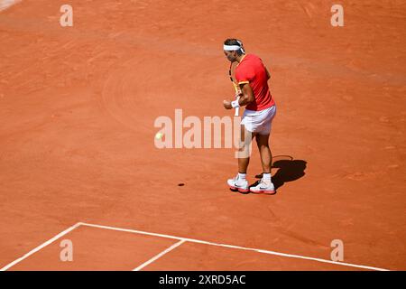 PARIS, FRANCE-29 juillet 2024 : Novak Djokovic, de l'équipe Serbie, concourt avec Rafael Nadal lors du match de deuxième tour de tennis en simple masculin aux Jeux Olympiques Banque D'Images