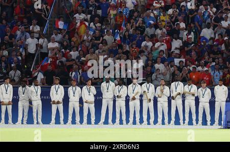 Paris, France. 9 août 2024. Les médaillés d'argent de France assistent à la cérémonie de victoire du football masculin des Jeux Olympiques de Paris 2024 à Paris, France, le 9 août 2024. Crédit : Cao Can/Xinhua/Alamy Live News Banque D'Images
