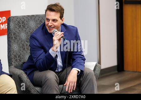 Flint, Michigan, États-Unis. 9 août 2024. DANIEL HODGES, officier du département de police métropolitaine du district de Columbia, participe à une discussion à Flint, Mich., le 9 août 2024, au sujet de la tentative d'insurrection du 6 janvier 2021 au Capitole des États-Unis. (Crédit image : © Andrew Roth/ZUMA Press Wire) USAGE ÉDITORIAL SEULEMENT! Non destiné à UN USAGE commercial ! Banque D'Images