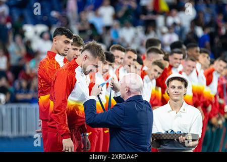 Paris, France. 09 août 2024. Jeux Olympiques, dernier match de football masculin entre les équipes nationales espagnole et française au stade du Parc des Princes. Cérémonie des médailles. © ABEL F. ROS/Alamy Live News Banque D'Images