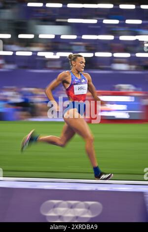 SAINT-DENIS, PA - 09.08.2024 : ALL-AROUND ATHLÉTISME JEUX OLYMPIQUES DE PARIS - Paris 2024 Jeux Olympiques - Athlétisme - American Anna Hall en finale de l'Heptathlon féminin - 800m, au stade de France, le 9 août 2024, à Paris, France. (Photo : Pedro Vilela/Fotoarena) Banque D'Images