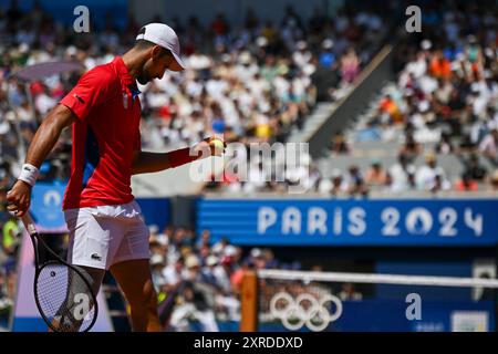 PARIS, FRANCE-29 juillet 2024 : Novak Djokovic, de l'équipe Serbie, concourt avec Rafael Nadal lors du match de deuxième tour de tennis en simple masculin aux Jeux Olympiques Banque D'Images