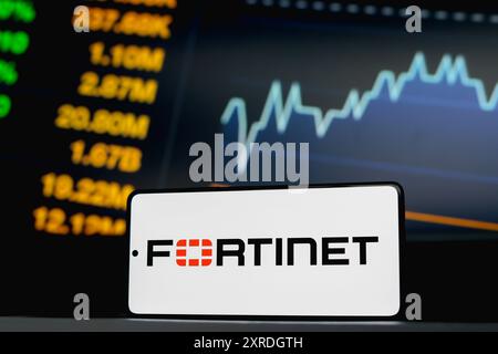 Paraguay. 09 août 2024. Dans cette illustration photo, le logo Fortinet est affiché sur l'écran d'un smartphone. Crédit : SOPA images Limited/Alamy Live News Banque D'Images