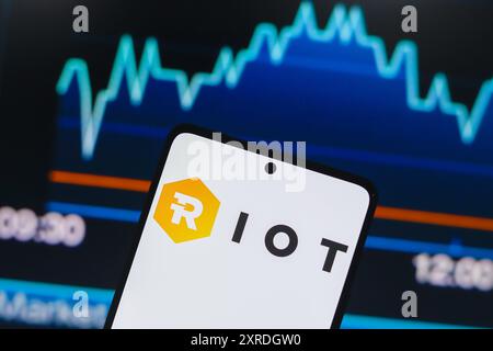 Paraguay. 09 août 2024. Dans cette illustration photo, le logo Riot Platforms est affiché sur l'écran d'un smartphone. Crédit : SOPA images Limited/Alamy Live News Banque D'Images
