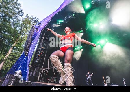 Skanderborg, Danemark. 09 août 2024. Le chanteur et compositeur américain Upsahl donne un concert en direct lors du festival de musique danois SmukFest 2024 à Skanderborg. Crédit : Gonzales photo/Alamy Live News Banque D'Images