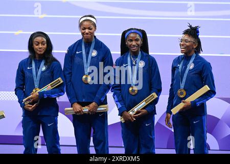 Saint Denis, France. 09 août 2024. JEFFERSON Melissa, RICHARDSON Sha carri, TERRY Twanisha, HOMAS Gabrielle ( Team USA ) Médaille d'or, Athlétisme, finale du relais 4 x 100 m féminin aux Jeux Olympiques de Paris 2024 le 9 août 2024 au stade de France à Saint-Denis près de Paris, France - photo Federico Pestellini/Panoramic/DPPI crédit média: DPPI Media/Alamy Live News Banque D'Images