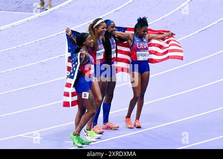Saint Denis, France. 09 août 2024. JEFFERSON Melissa, RICHARDSON Sha carri, TERRY Twanisha, HOMAS Gabrielle ( Team USA ) Médaille d'or, Athlétisme, finale du relais 4 x 100 m féminin aux Jeux Olympiques de Paris 2024 le 9 août 2024 au stade de France à Saint-Denis près de Paris, France - photo Federico Pestellini/Panoramic/DPPI crédit média: DPPI Media/Alamy Live News Banque D'Images