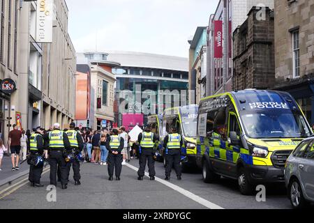 Policiers à Newcaslte, en prévision d'une manifestation d'extrême droite. Date de la photo : samedi 10 août 2024. Banque D'Images