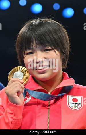 SAKURAI Tsugumi, Japon (JPN) Médaille d'or, cérémonie des médailles, finale féminine de lutte de 57 kg Freestyle au Chanp de mars Arena, lors des Jeux Olympiques de Paris 2024, 9 août 2024, Paris, France. Crédit : Enrico Calderoni/AFLO SPORT/Alamy Live News Banque D'Images