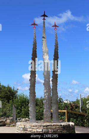 Red Arrows sculpture, East Cliff, Bournemouth, Dorset, Angleterre, grande-Bretagne, Royaume-Uni, Royaume-Uni, Europe Banque D'Images